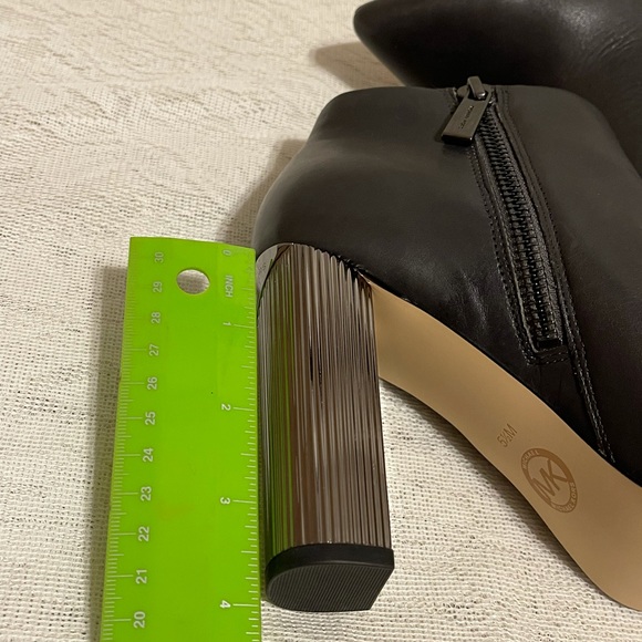 ✅MICHAEL KORS✅  Leather Bootie - Picture 14 of 16